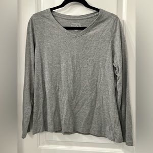 Sonoma long-sleeve v-neck tee in heather gray; Size Large